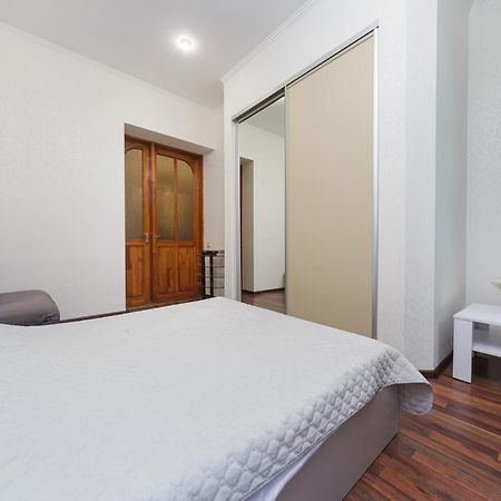 Apartment Zhukovskogo 17 Odessa Esterno foto