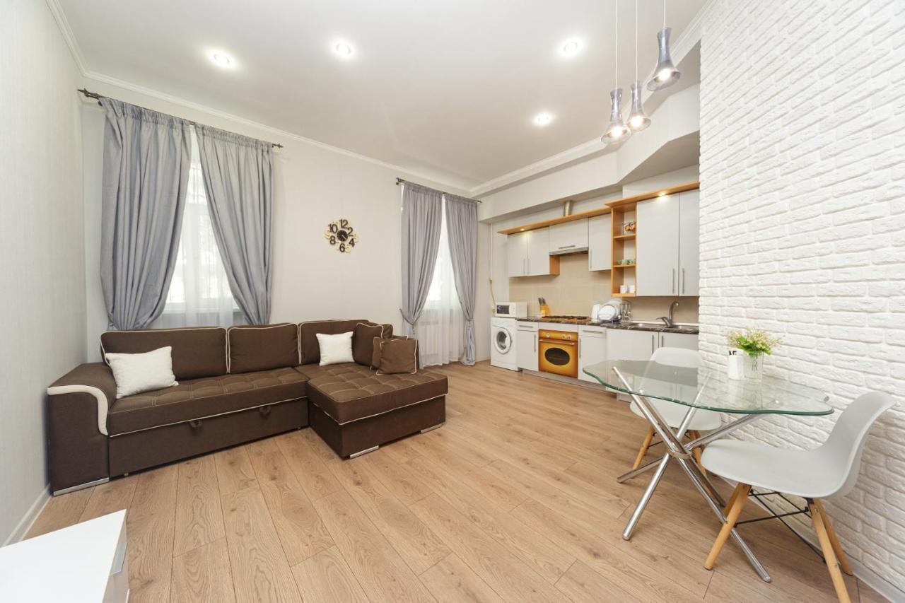 Apartment Zhukovskogo 17 Odessa Esterno foto