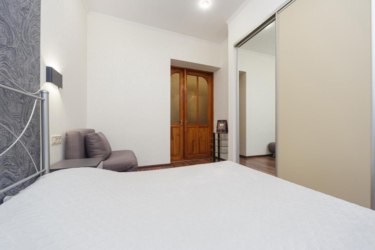 Apartment Zhukovskogo 17 Odessa Esterno foto