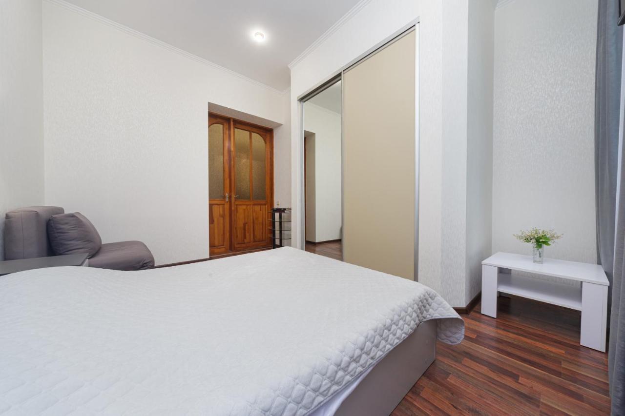 Apartment Zhukovskogo 17 Odessa Esterno foto