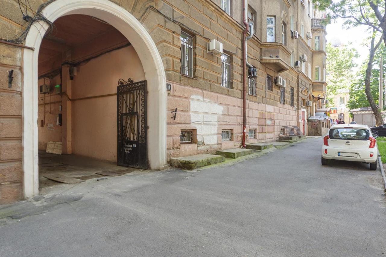Apartment Zhukovskogo 17 Odessa Esterno foto