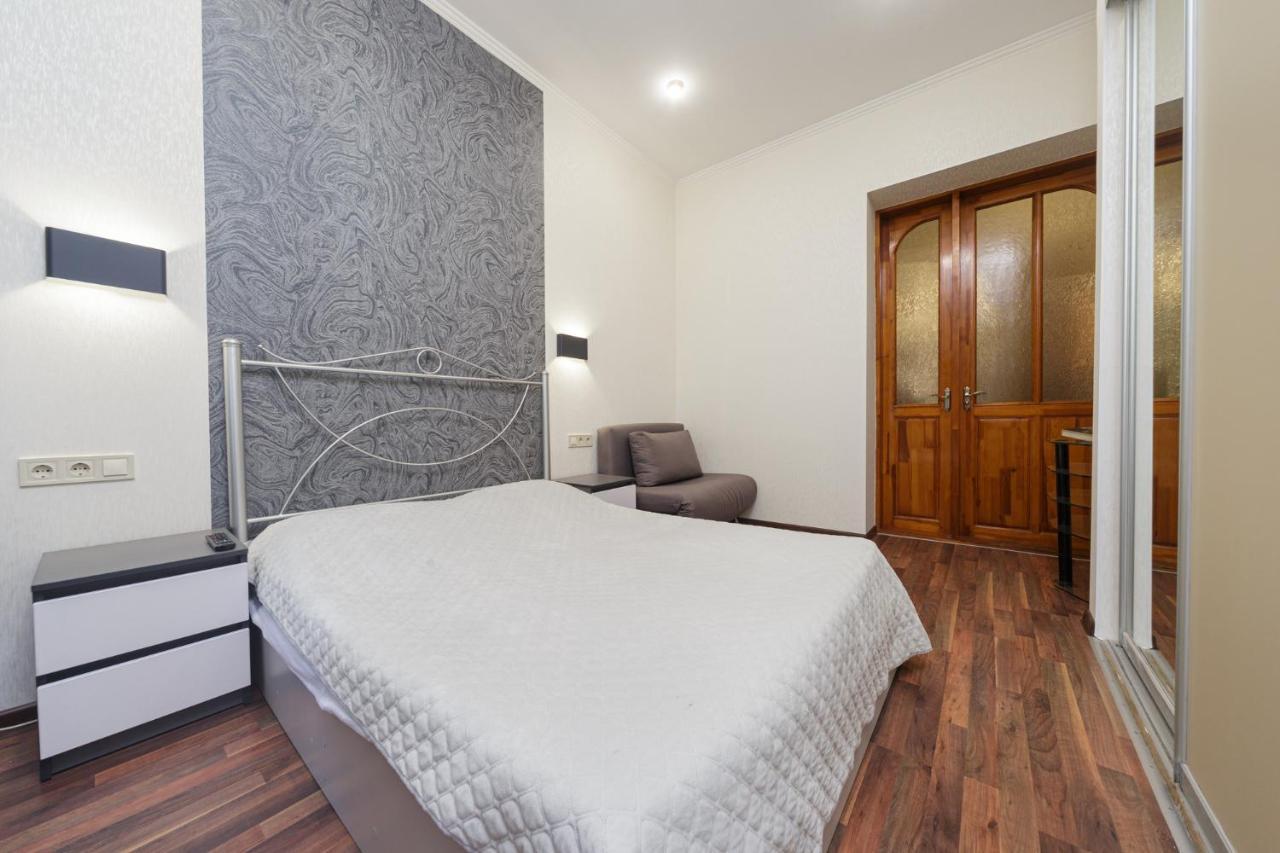 Apartment Zhukovskogo 17 Odessa Esterno foto